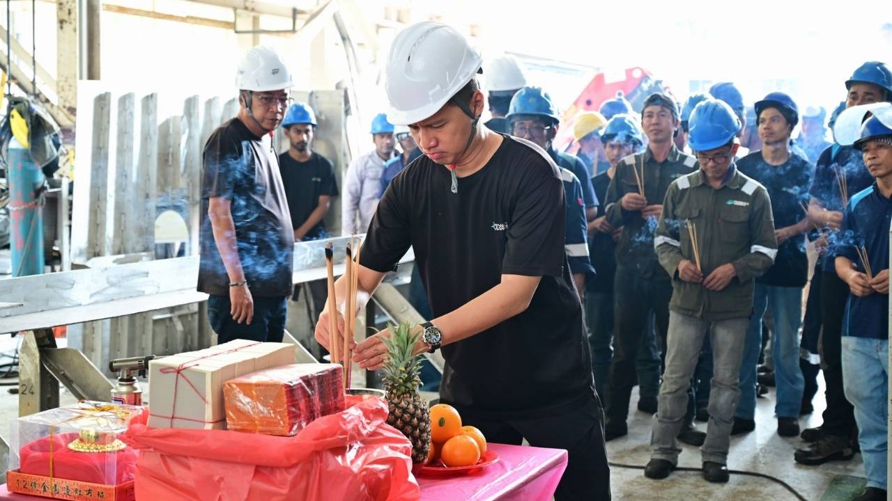 Keel-laying ceremony for SGC 005.