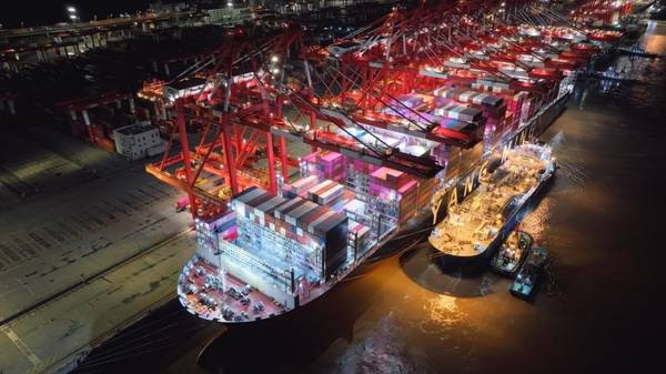 YM Willpower bunkering operation via SIMOPS.