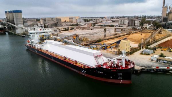 Welcome ceremony of Yampu vessel.