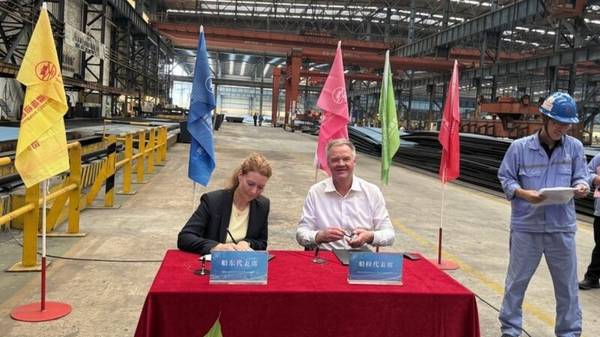 Steel-cutting ceremony of London Express class vessel.