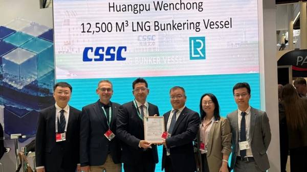 AiP award ceremony for 12,500-cbm LNG bunker vessel design.