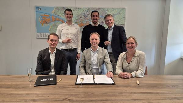 RSP and Dynamic People partnership signing.
