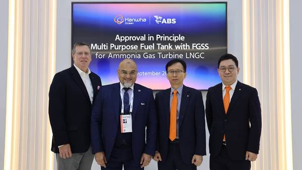 AiP award ceremony for multi-purpose fuel tank and FGSS design.