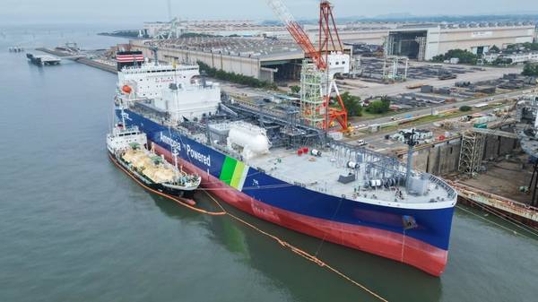 Ship-to-ship ammonia bunkering operation.