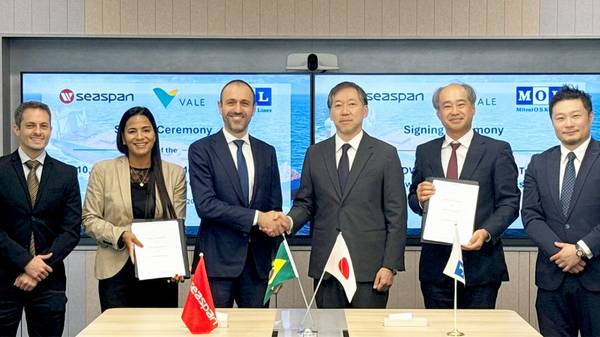 MOLOB and Vale contract signing ceremony.