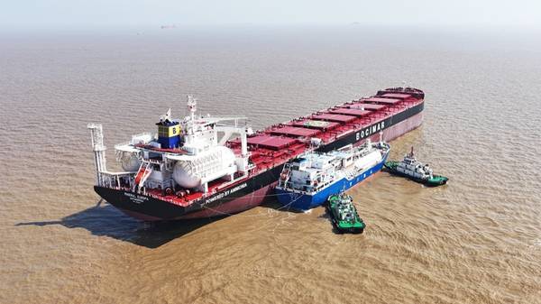 Shenghang Yongle ship-to-ship (STS) bunkering operation.