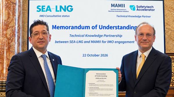 SEA-LNG and MAMII sign MoU.